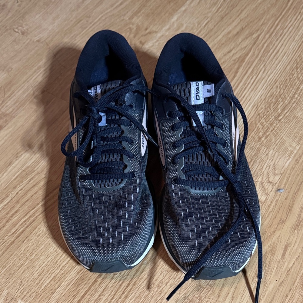 Brooks Women’s Running Shoes Size US8.5 – Brand New